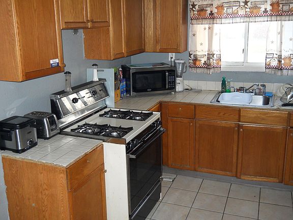 2nd image of 305 Grant St