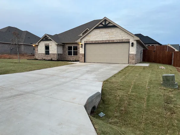3004 Promenade Dr, Granbury, TX 76049