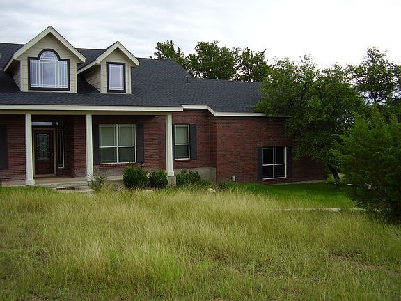 2nd image of 220 Majestic Oaks Dr