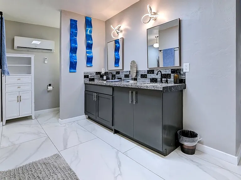 121 W Balboa Dr — Photo 3