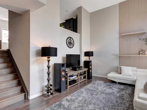 2301 Wentworth Vlg SW, Calgary, AB T3H 0K8