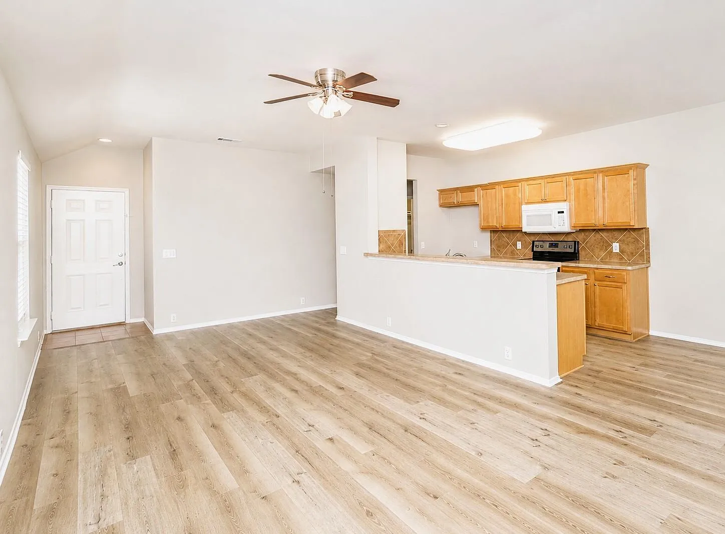 3 bed, 1409 sqft, $1,875 — Photo 4