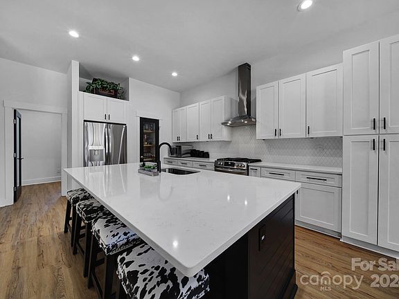 5th image of 1409 Breezewood Dr