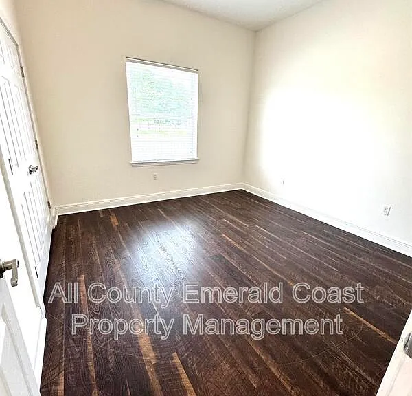 722 Kelly St — Photo 44