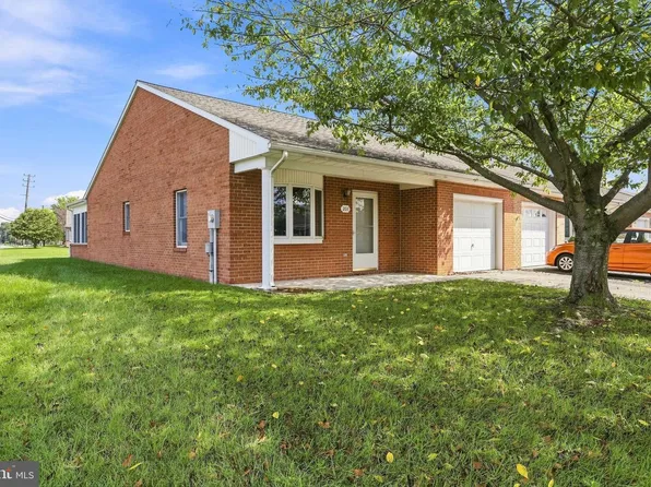 202 Winding Oak Dr, Hagerstown, MD 21740