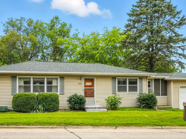1810 Logan St, Muscatine, IA 52761