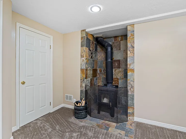 1649 E Michael Way — Photo 49