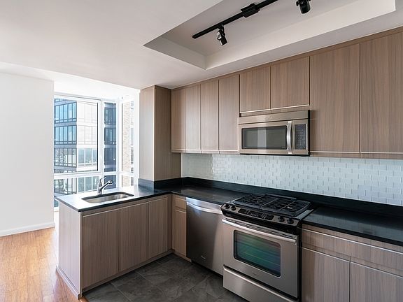 3rd image of 66 Rockwell Pl APT 5Q