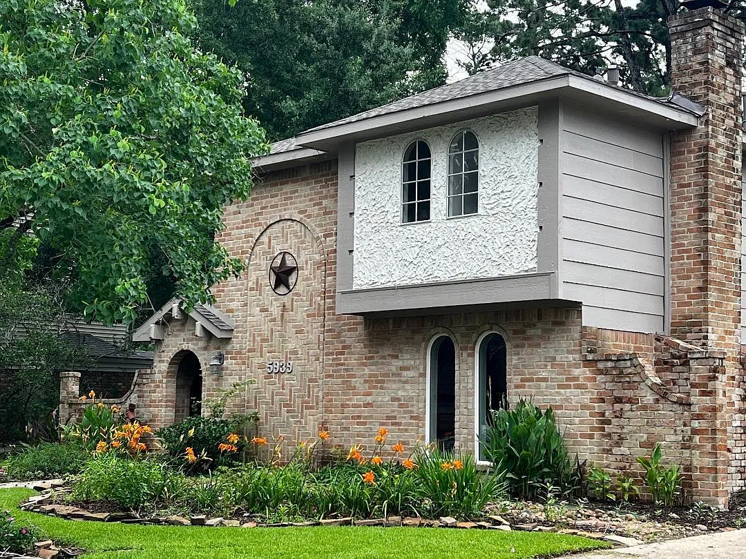 4 bed, 2.5 bath, 2764 sqft, $2,300 — Photo 3
