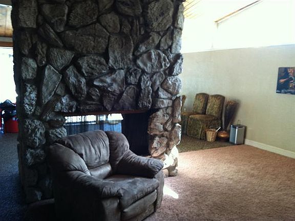 4th image of 494 W Twain Ave