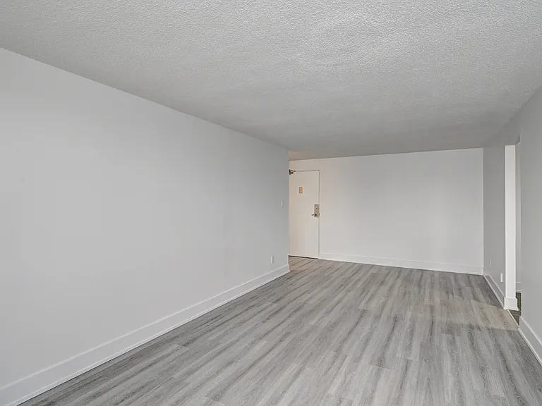 137 Woodside Ave — Photo 9