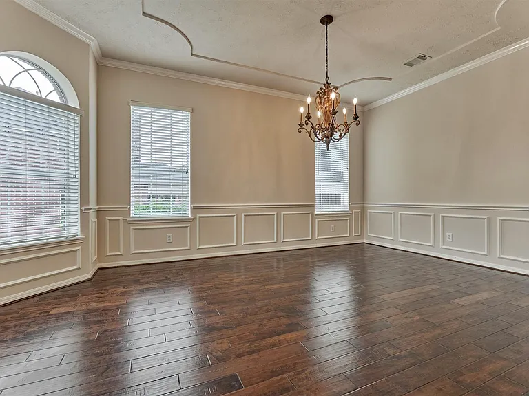 6615 Haughton Dr — Photo 8