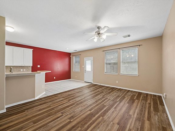 3rd image of 341 Capella Oaks Ln