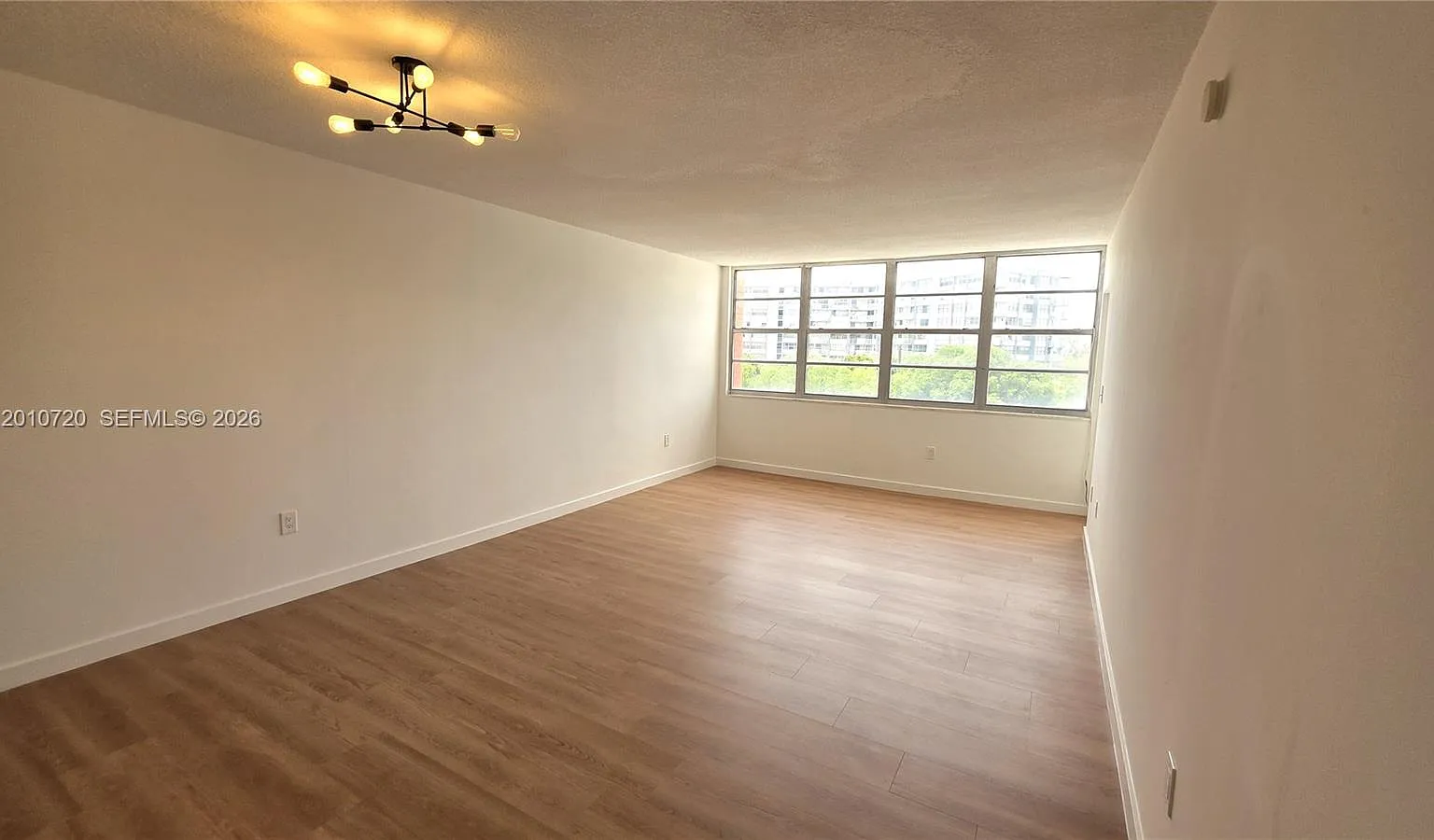 Buckley Towers Condo - Ea — Photo 3