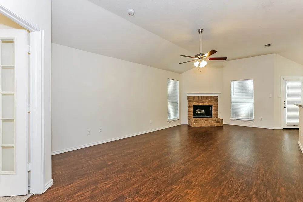 3 bed, 2.0 bath, 1508 sqft, $2,095 — Photo 4