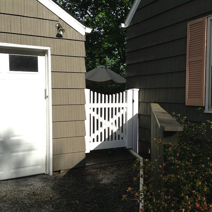 2nd image of 32 Fort Hill Rd