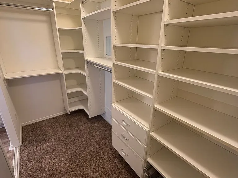 1810 Baylor Ln — Photo 27