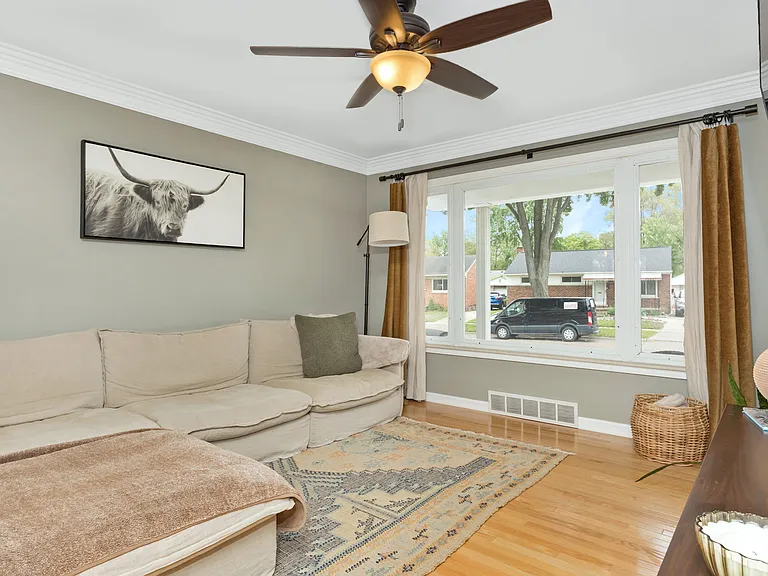 905 Parliament Ave — Photo 5