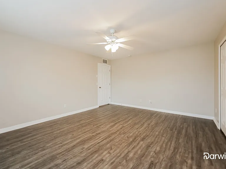 215 Manasota St — Photo 8
