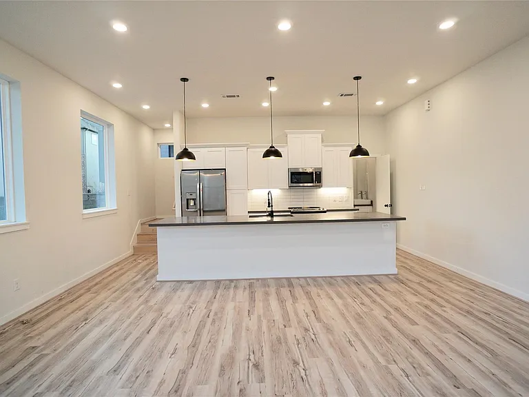 1711 Summer St — Photo 9
