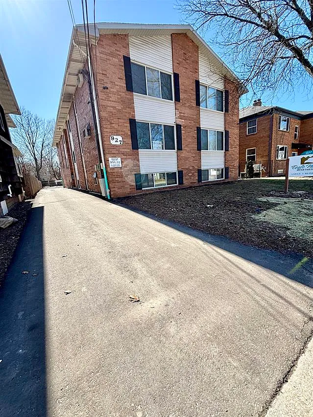 927 W. Shiawassee St. #2-12 — Photo 1