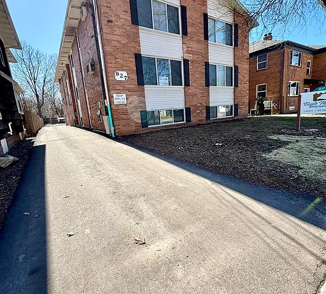 927 W Shiawassee St #2-12 — Photo 1