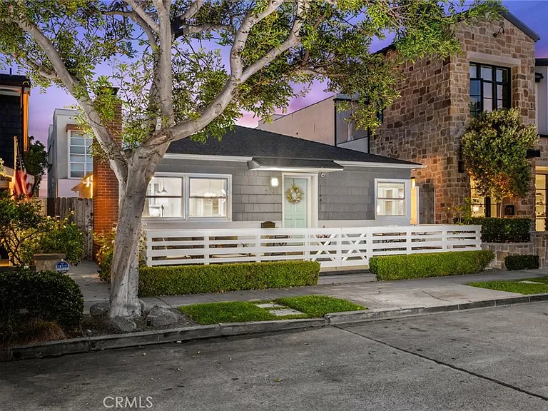 2049 E Ocean Blvd — Photo 19