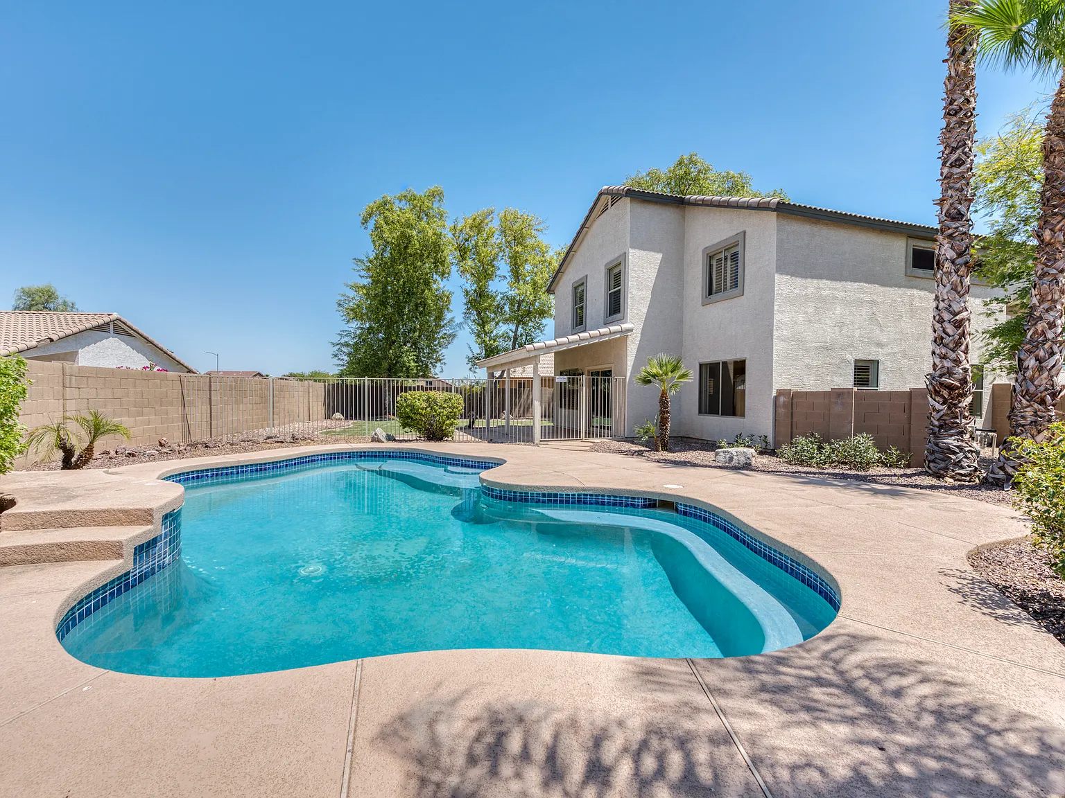 5 bed, 2.5 bath, 2030 sqft, $2,799 — Photo 4