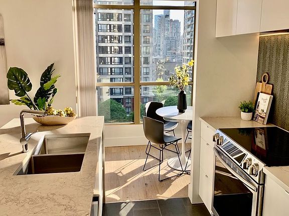 5th image of 867 Hamilton St #1003