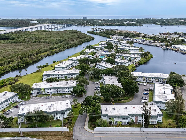 2800 Indian River Blvd #R9 — Photo 29