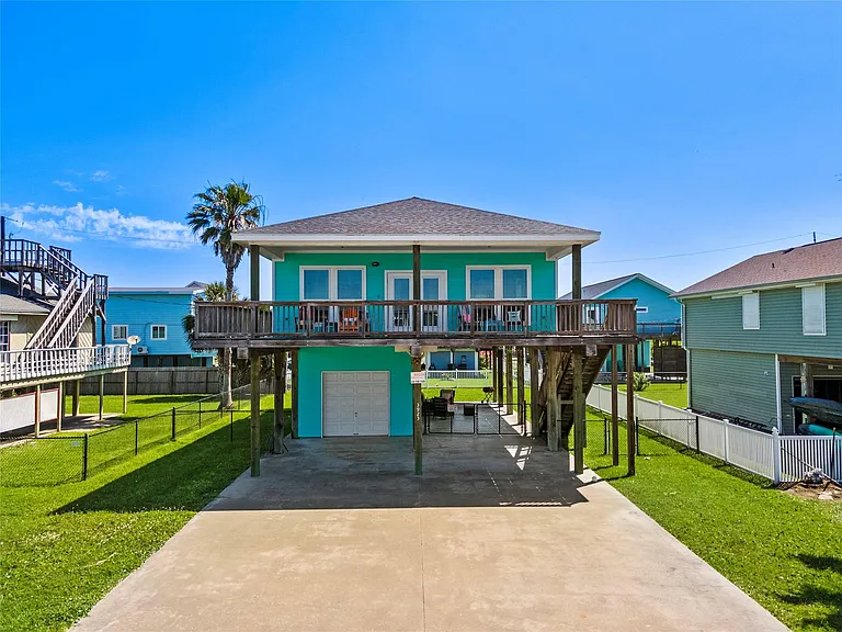 3923 Reeves Dr — Photo 1