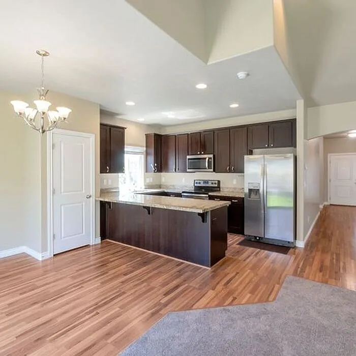 5 bed, 3.0 bath, 2813 sqft, $2,595 — Photo 4