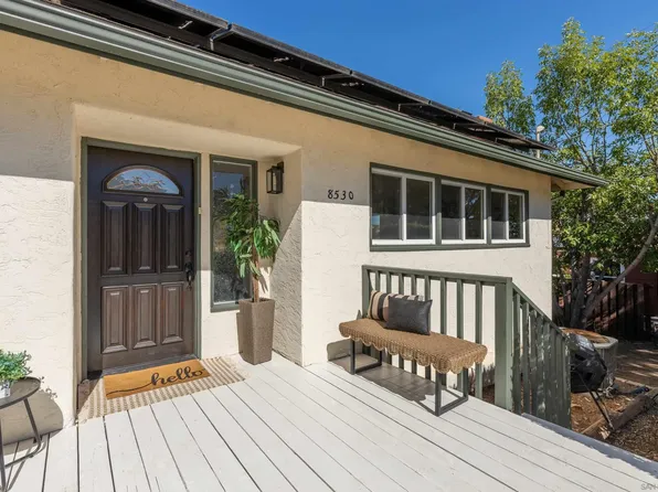8530 Rockledge Rd, La Mesa, CA 91941