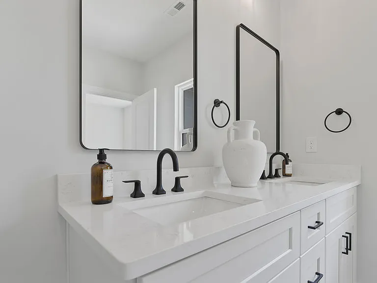 3127 Columbus Cir — Photo 9