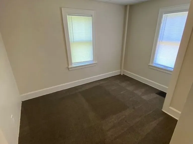 1504 Eastmoreland Ave — Photo 8