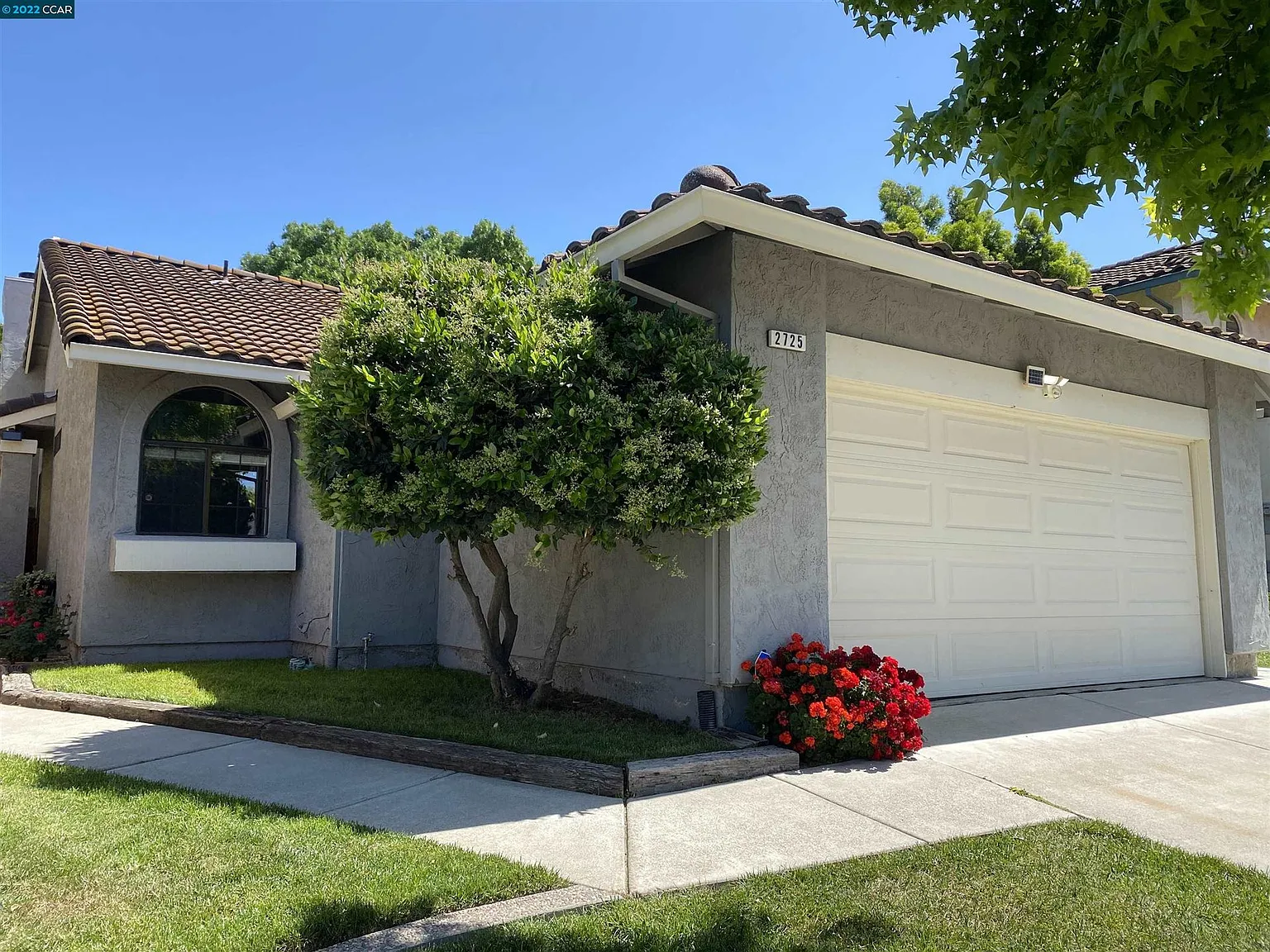 2725 Filbert St photo 1