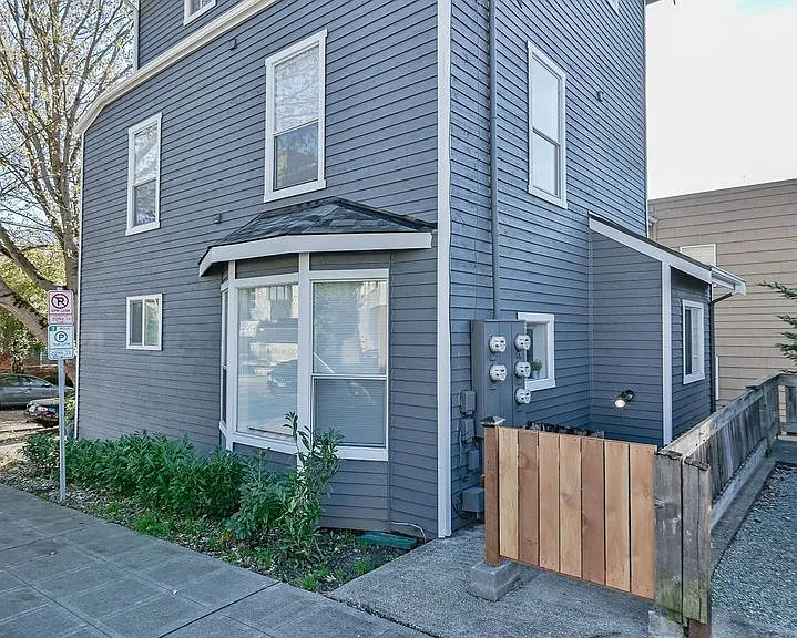 823 Nob Hill Ave N — Photo 16