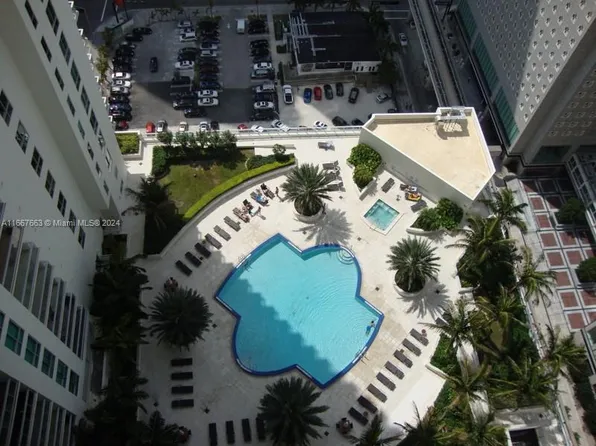 300 S Biscayne Blvd #T-1703, Miami, FL 33131