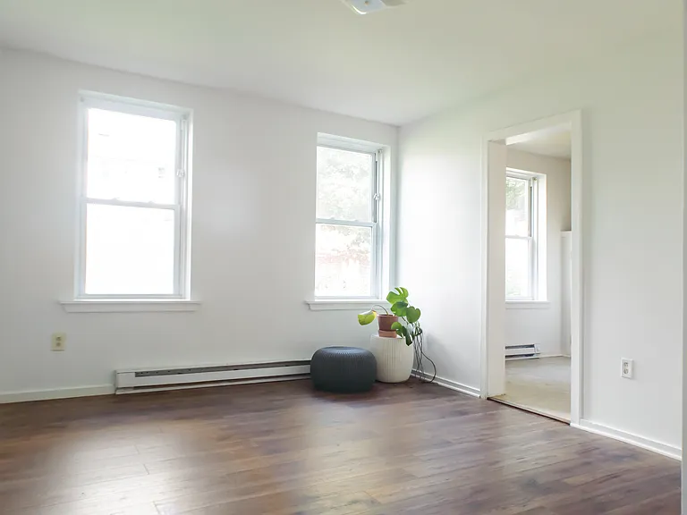194 W Parmenter St #1 — Photo 4