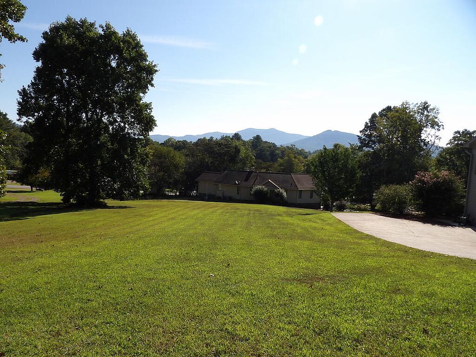 2nd image of 3 Cedar View Dr