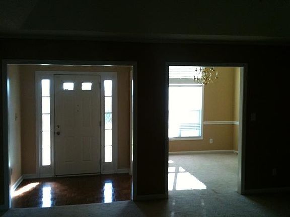 3rd image of 987 Clairmont Pl