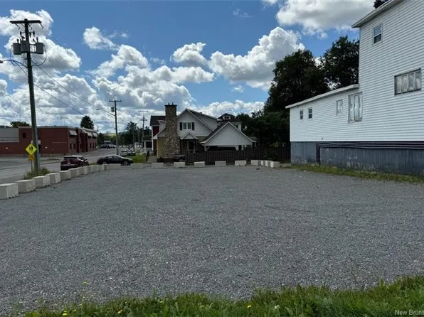 123 Broadway Blvd, Grand Falls, NB E3Z 2J8