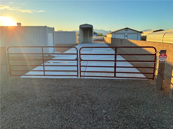 894 S San Pedro Rd, Golden Valley, AZ 86413