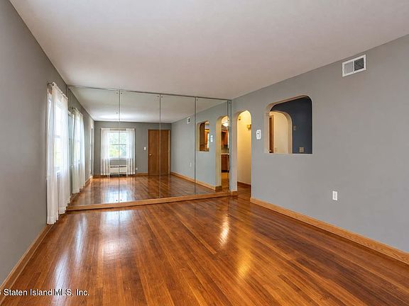 4th image of 70 Goodwin Ave