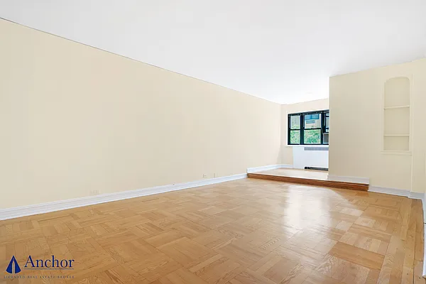 Rented by Anchor Associates | media 27