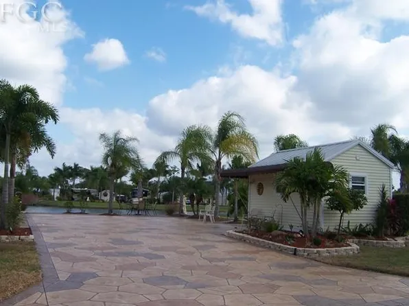 3132 E Riverbend Resort Blvd, Labelle, FL 33935