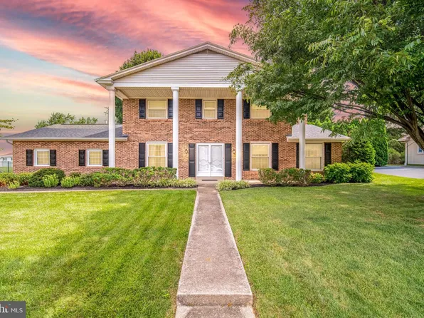 425 Meridian Ln, York, PA 17402