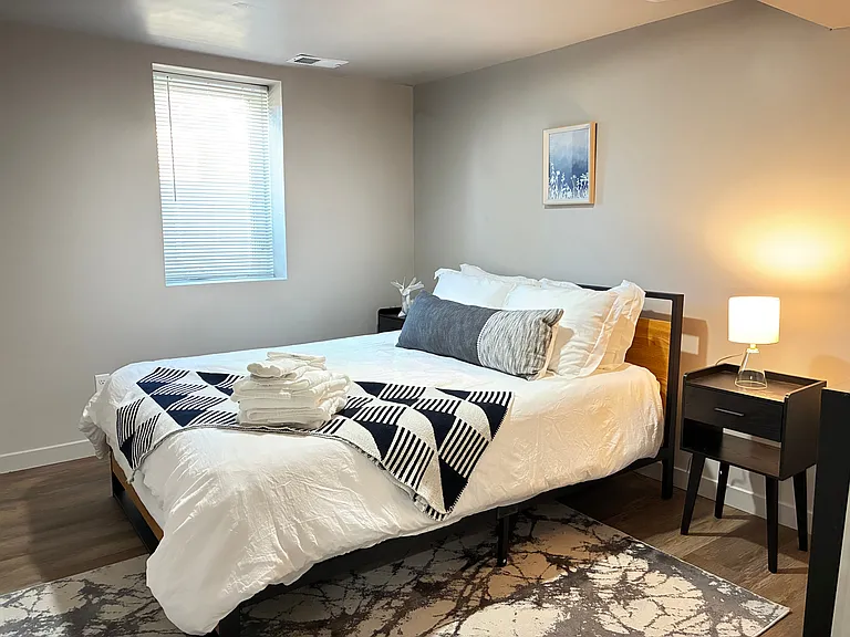 2 bed, 1.0 bath, 1024 sqft, $2,000 — Photo 53