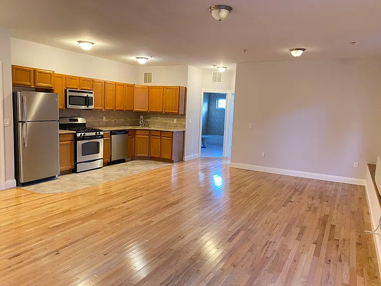 305 68th St #7 — Photo 7