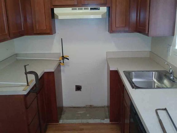 4th image of 1868 N Main St